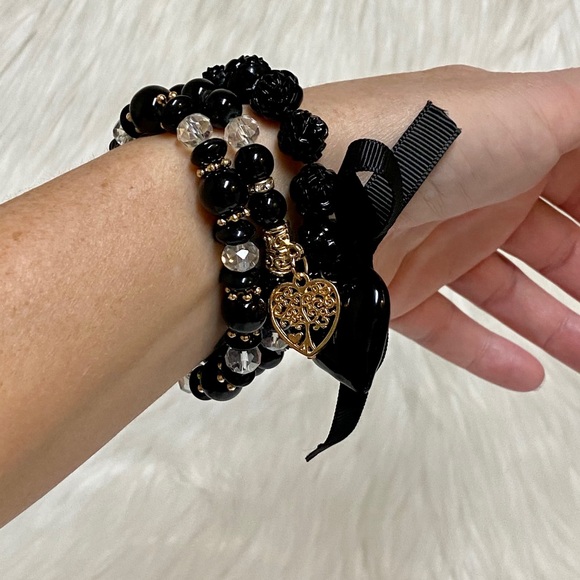 🔥3/$25🔥3 Piece Heart & Charm Beaded Bracelets - Picture 2 of 6